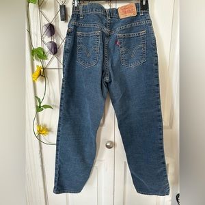 Vintage Levi’s Women 550™️ Classic Relaxed Fit Tapered Jeans Size 4 Petite